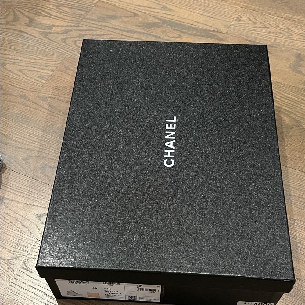 CHANEL Tan Shearling Winter Boots - Picture 11 of 12
